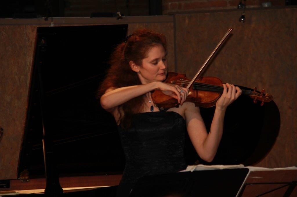 Marie Cantagrill au violon.JPG