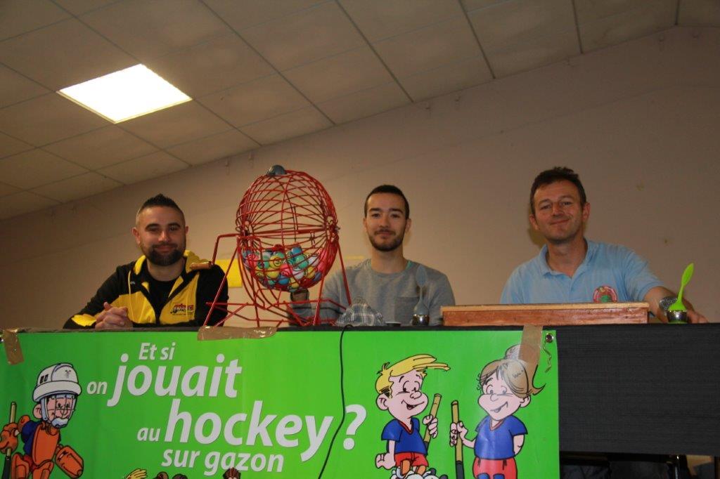 Christophe Germain et ses aides sur l'estrade.JPG