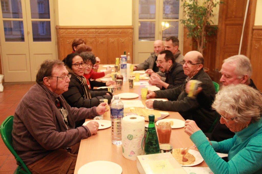 discussions annimées pour s'organiser.JPG