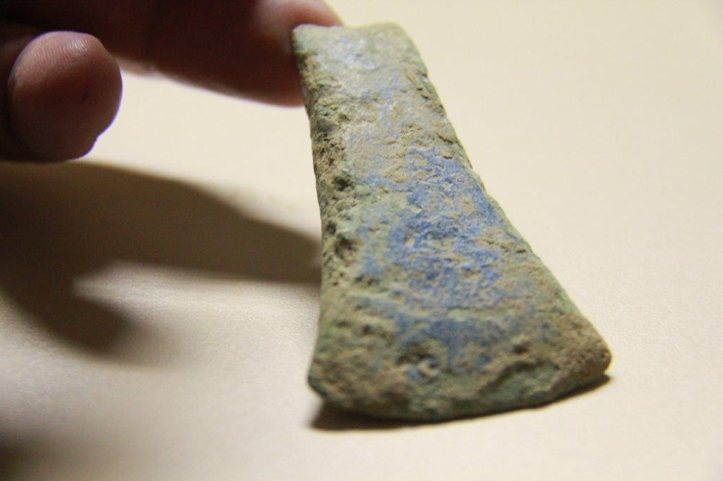 petite hache en bronze (10).JPG