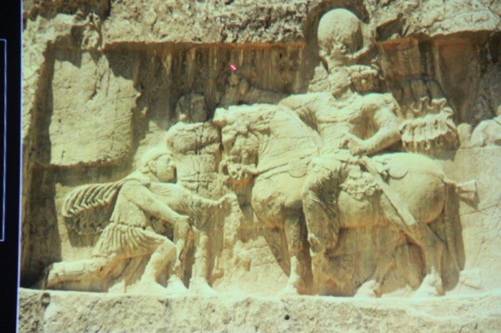 bas relief finement sulptés.JPG