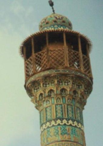 haut d'un minaret très décoré.JPG