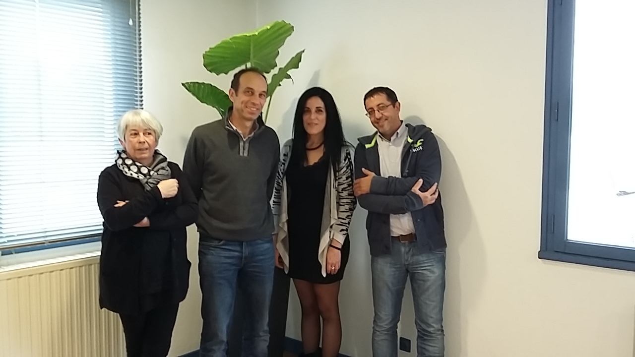 photo equipe nouveaux locaux.jpg