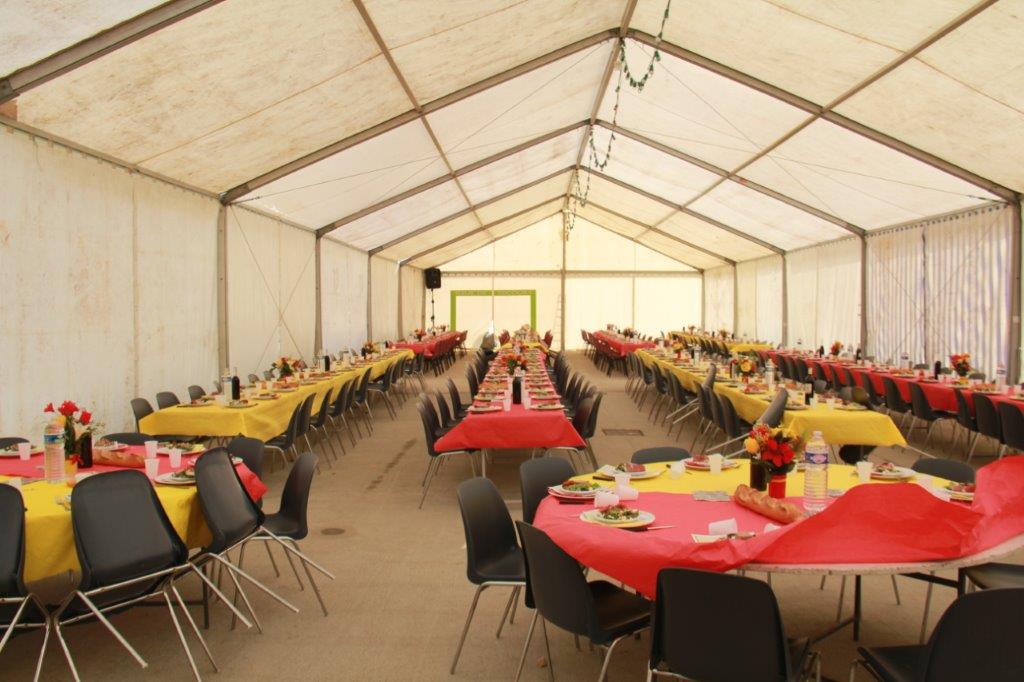 Les tables dressées por l'axoa.jpg