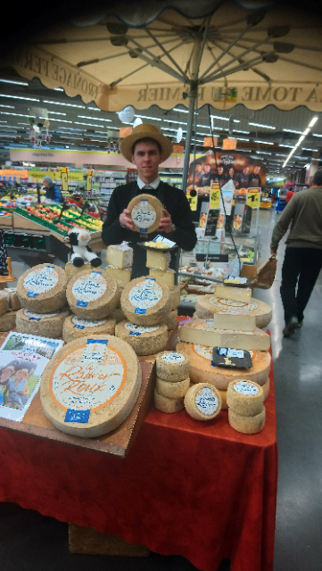 LE FROMAGER RAMIER ROUX.JPG