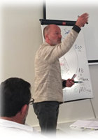 Konrad Schreiber dans ses explications.jpg