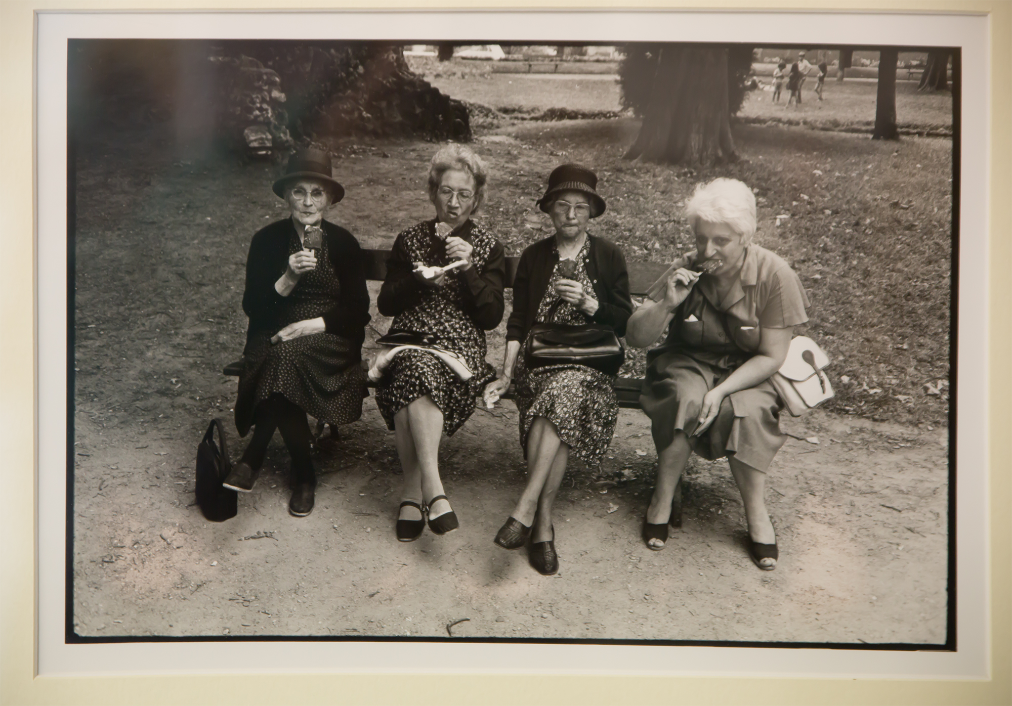 6 Photo exposée de Roland Laboye Les mamies glaces 1bis 100318.jpg