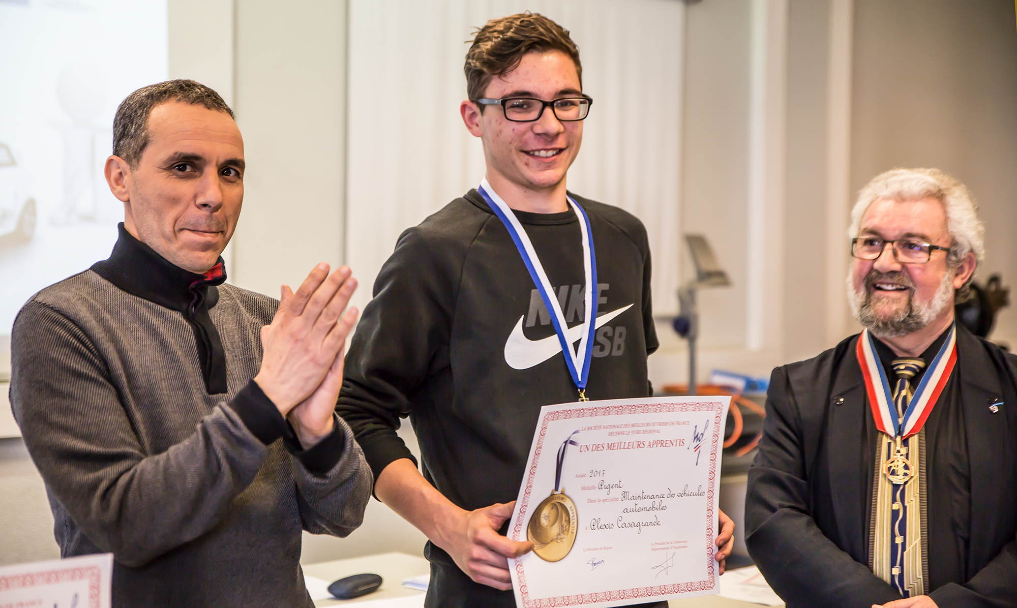 3 Remise de diplôme et de médaille 1bis 120318.jpg