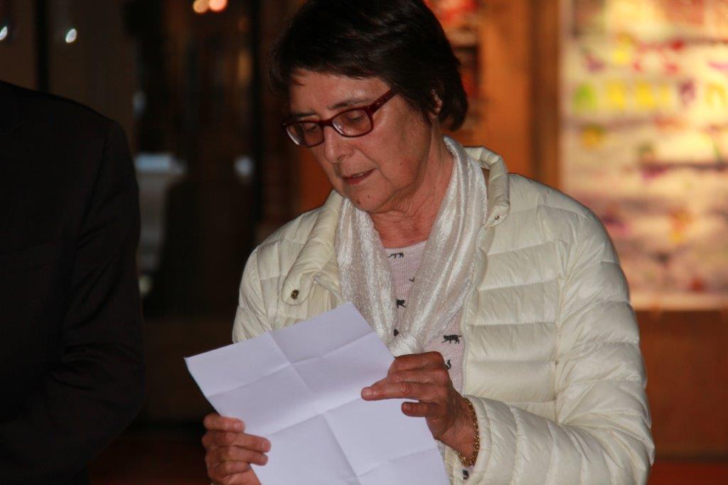 Angèle Thulliez aux explications sur Pèiras et Calhaus.JPG