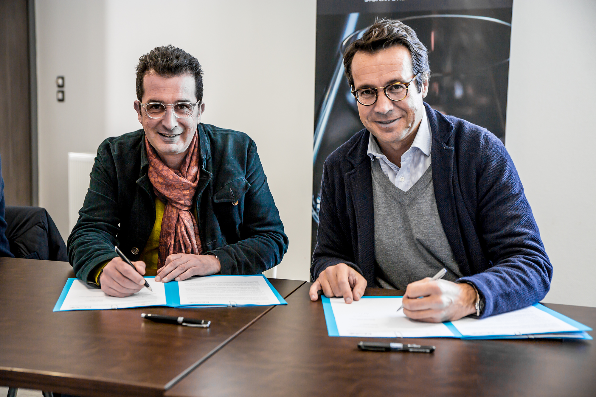 4 Signature de la convention entre Marc Darroz et Jacques-Olivier Pesme 1bis 150318.jpg