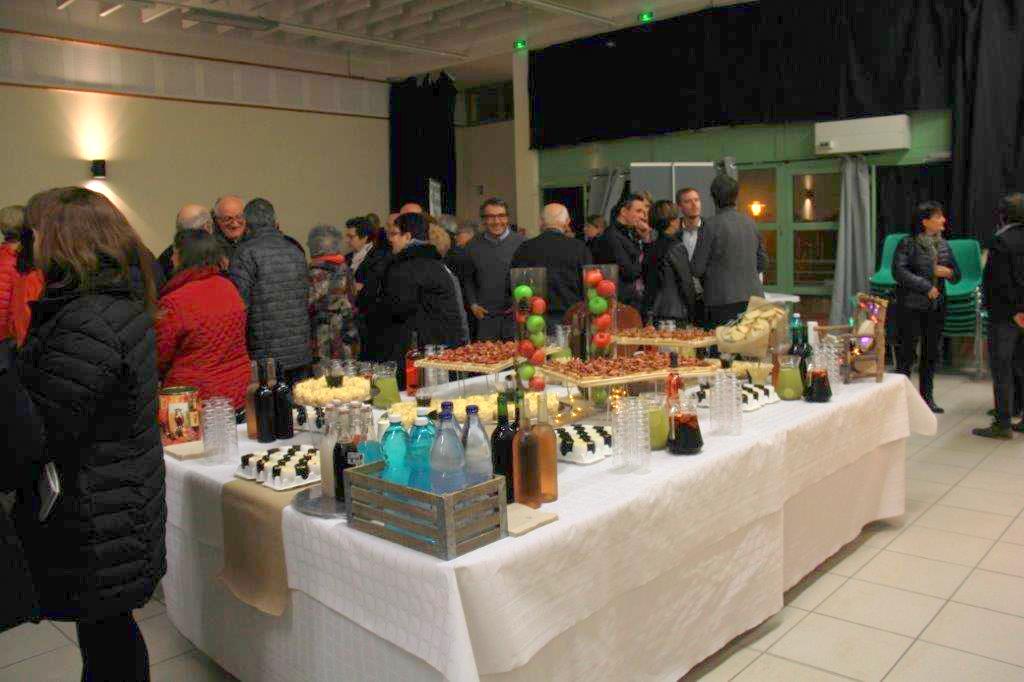magnifique buffet oeuvre du traiteur La Mandoline de Montegut Arros et d'Isabelle Ducourneau et ses croustades de Courties.JPG
