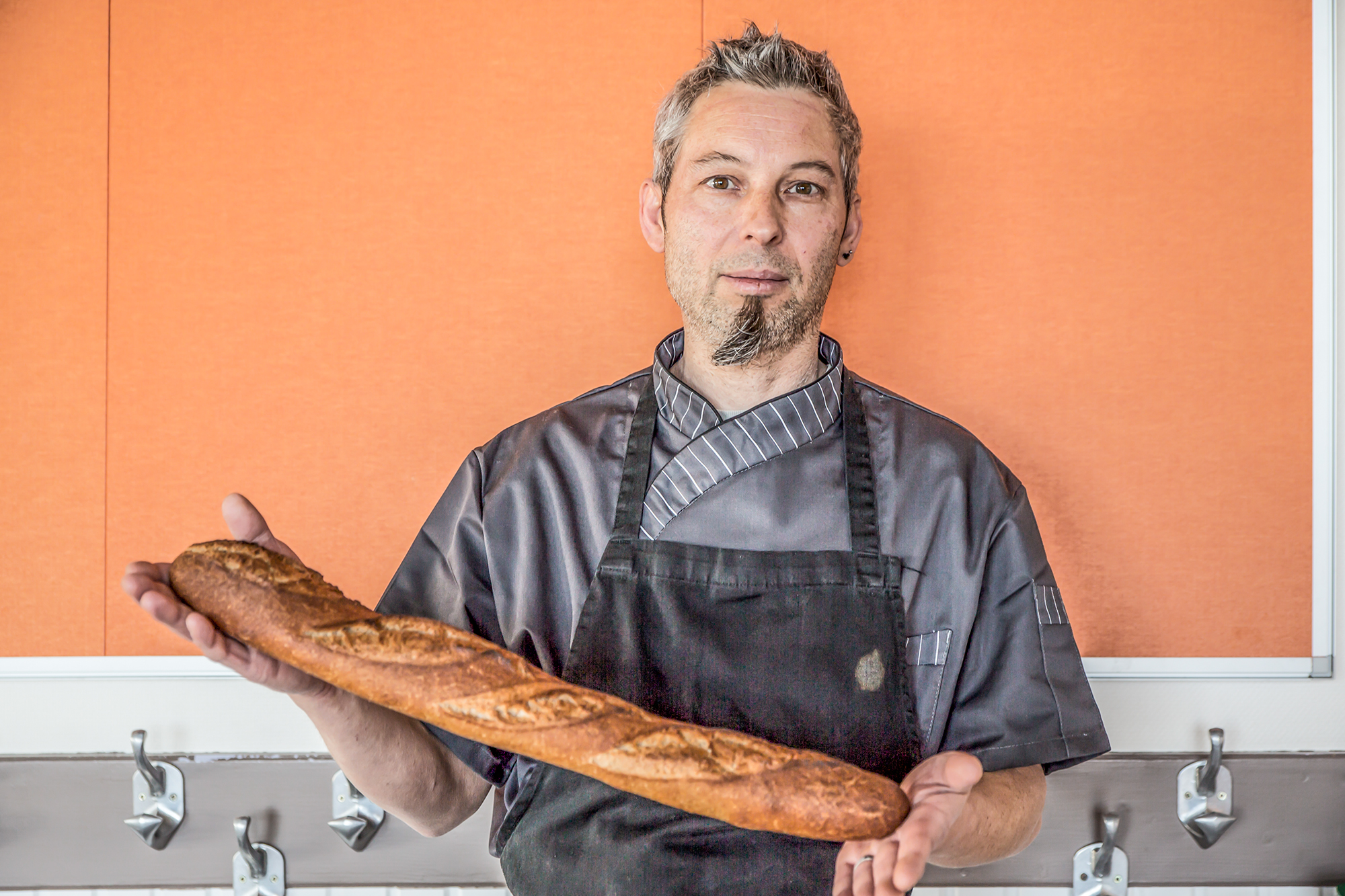 0 Hugo Dereymez avec une baguette bio 1bis 150318.jpg