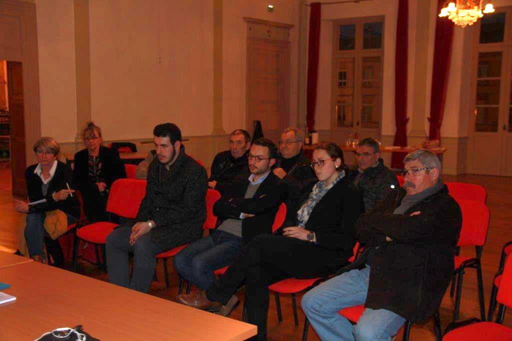 Une écoute attentive et des questions.JPG