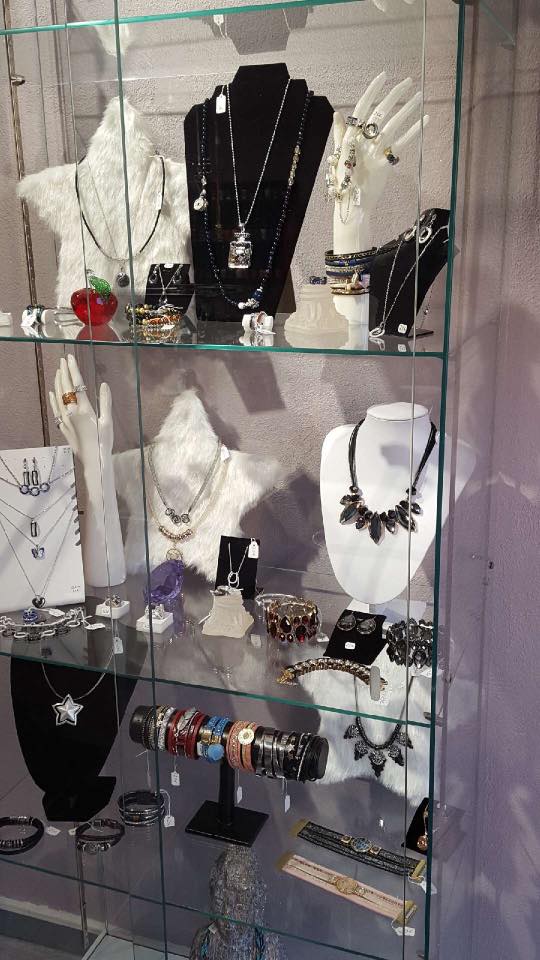 un plus avec des bijoux.jpg