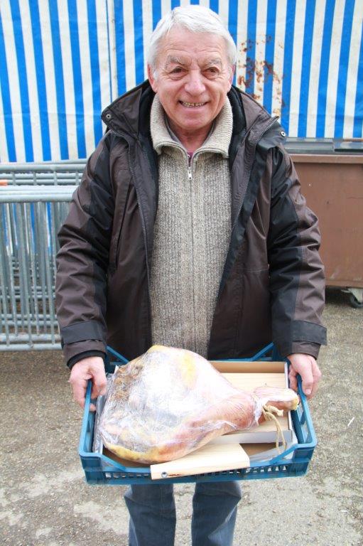 Jean-Pierre Laporte heureux gagnant du jambon.JPG