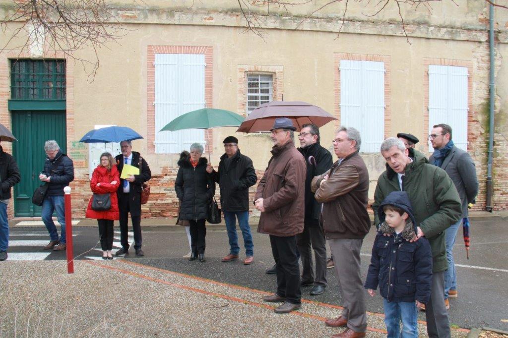 Tous à l'écoute des discours.JPG