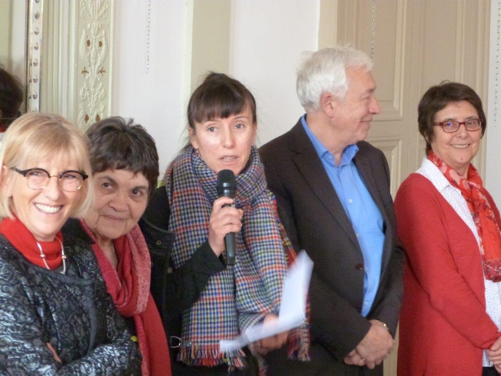 autorités et  responsables du comité des 2 villes jumelles, avec au micro la galicienne.JPG