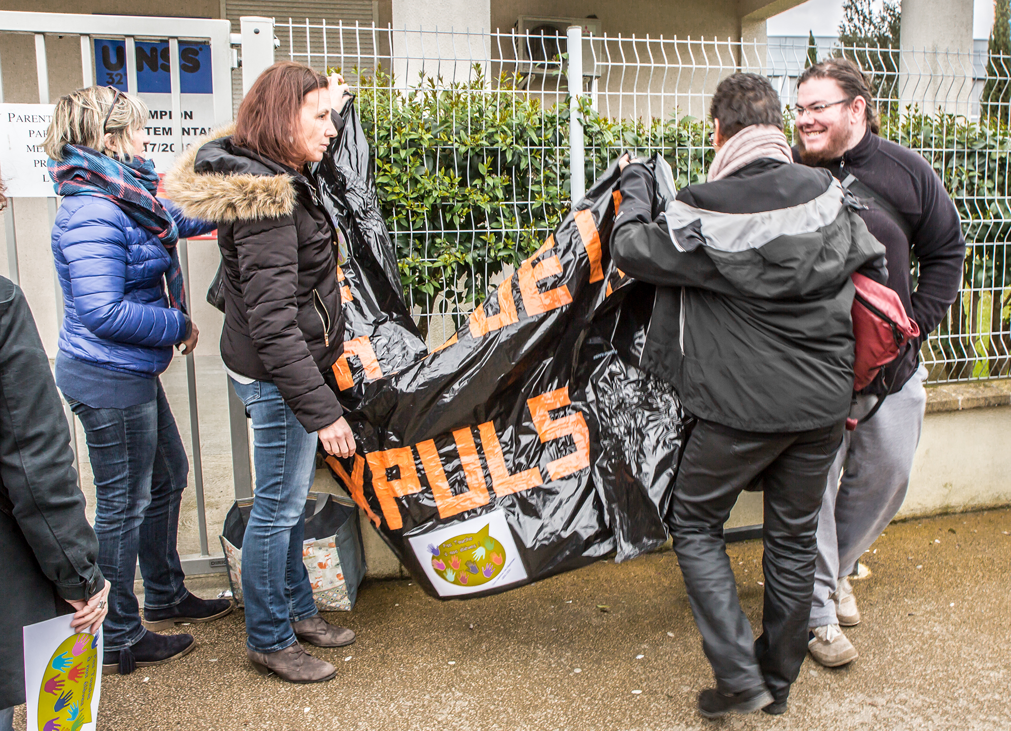 1 On déplie une banderole 1bis 280318.jpg
