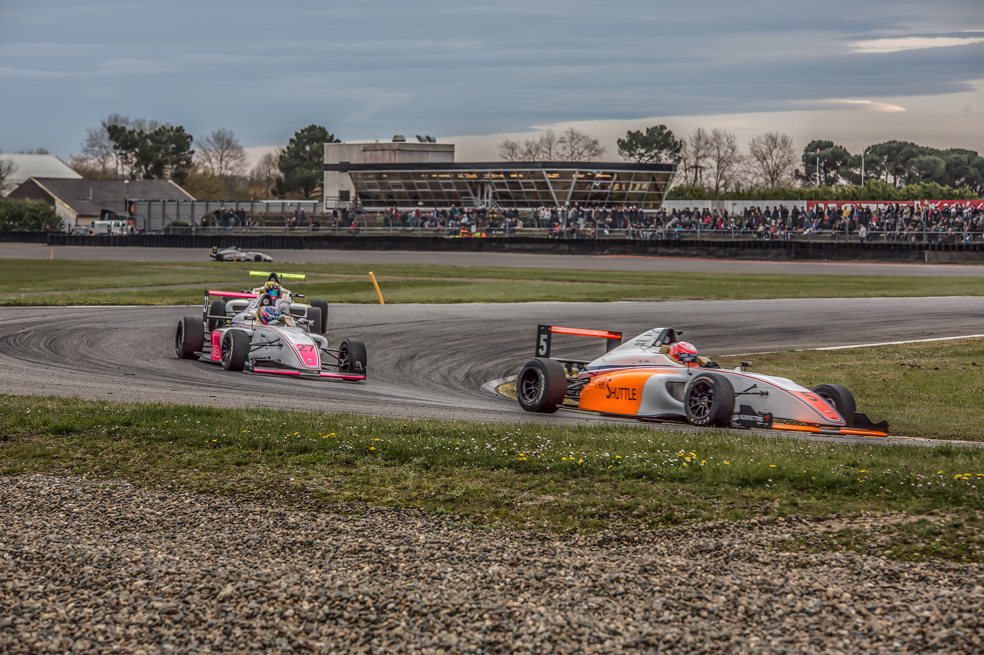 9 F4 course 3 la 5 en tête devant la 27  1bis 020418.jpg