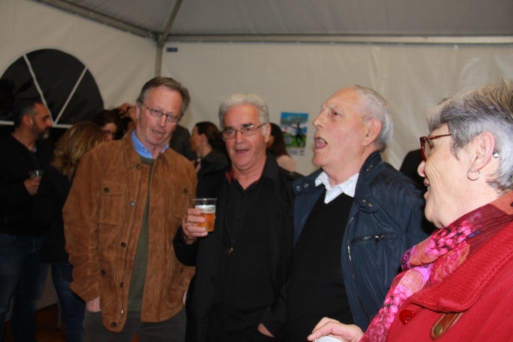 on chante même gascon autour d'Alain Tourné et de Jean Jacques Morlan, du comité du rugby gersois.JPG