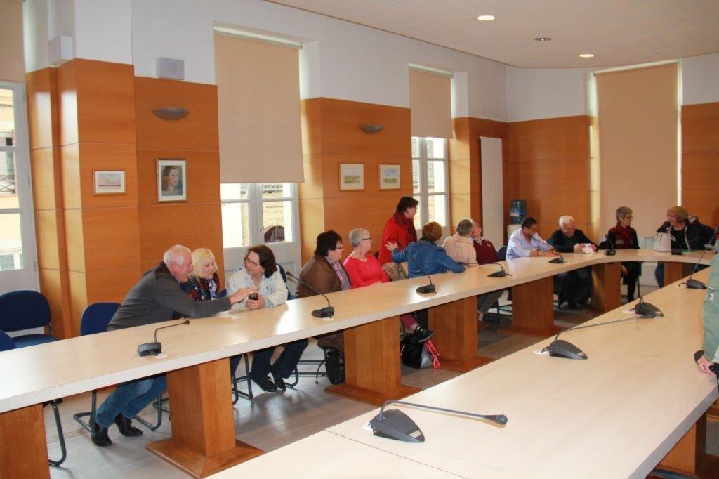 une partie des membres du comité avec des élus.jpg