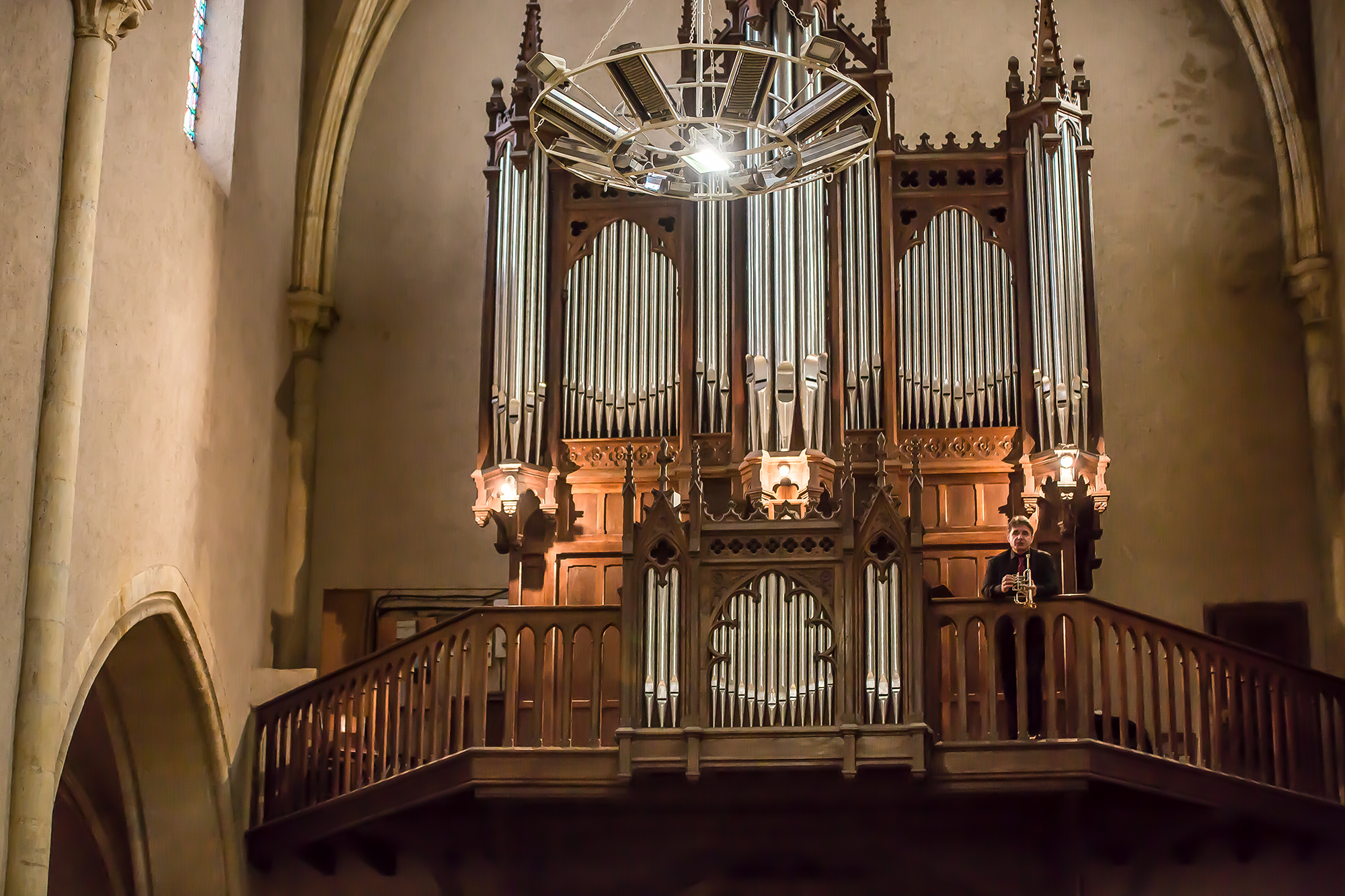 7 L'orgue un lustre cache le haut à gauche 1bis 220418.jpg