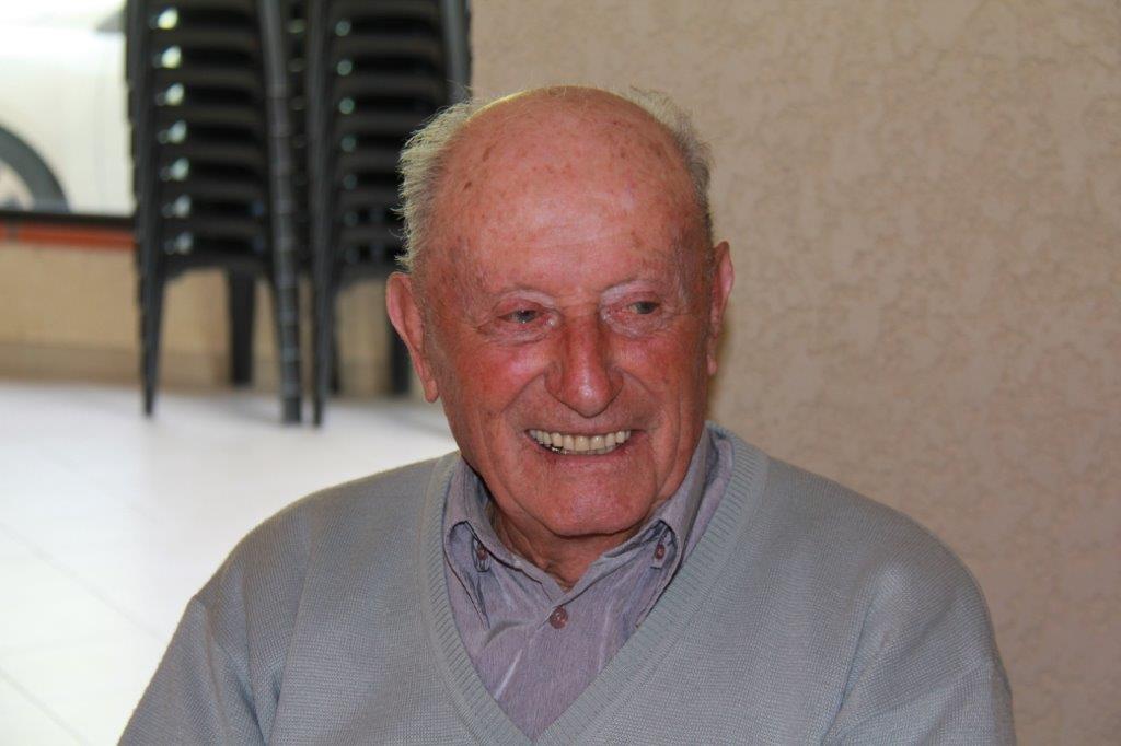 A l'honneur Maurice Melac 88 ans dont 70 ans de permis de chasse.JPG