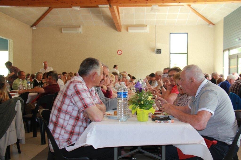 des convives plus que ravis (1).JPG