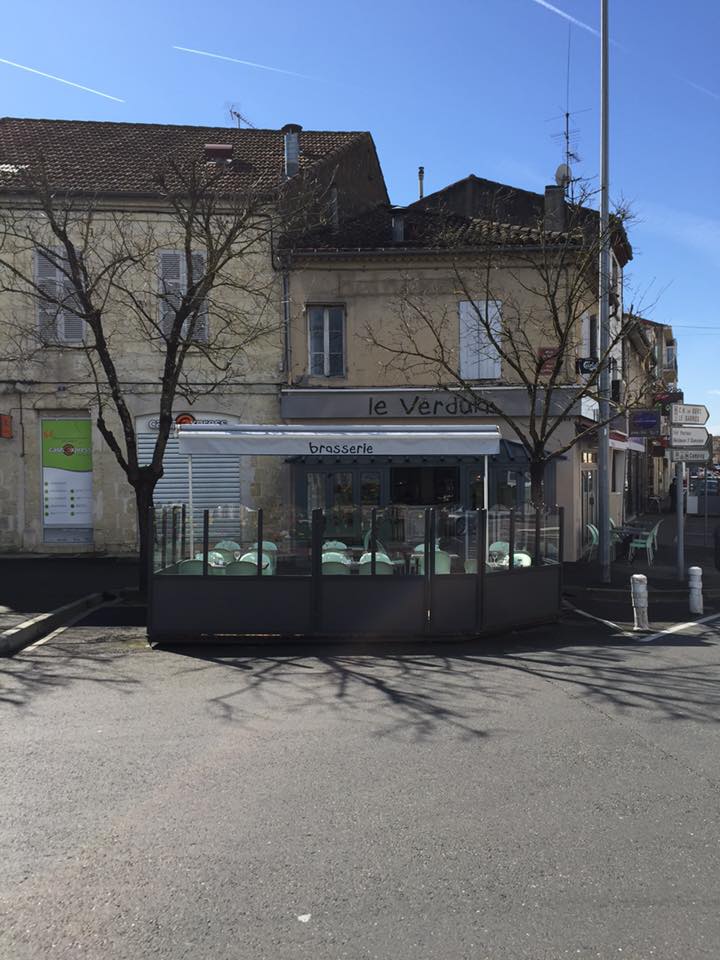 la réunion au café de Verdun.JPG