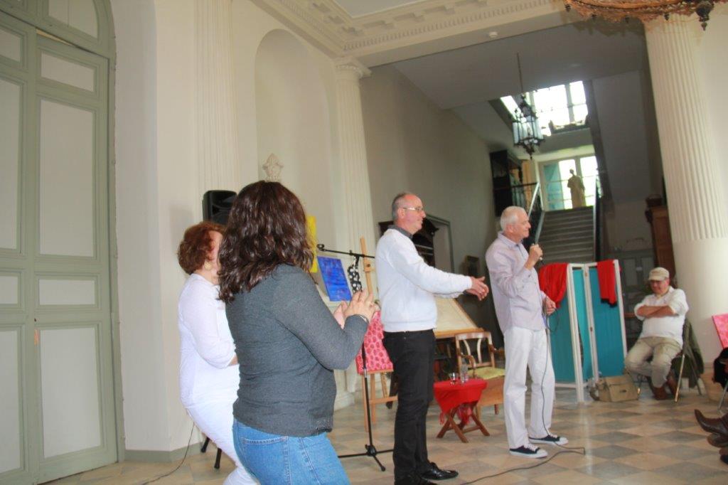 Pierre et les danseurs du public.JPG