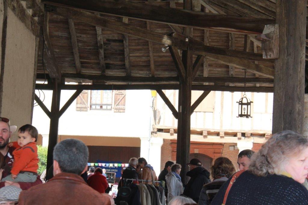 sous la Halle.JPG