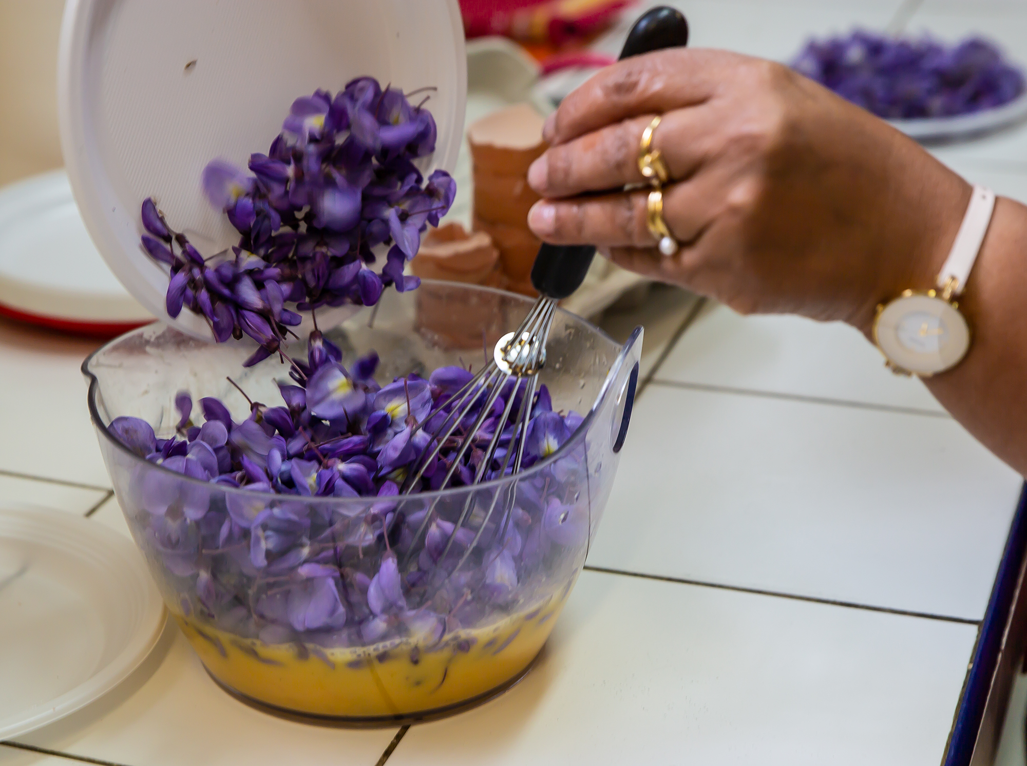 7 Les fleurs sont posées délicatement sur les oeufs 1bis 020518.jpg