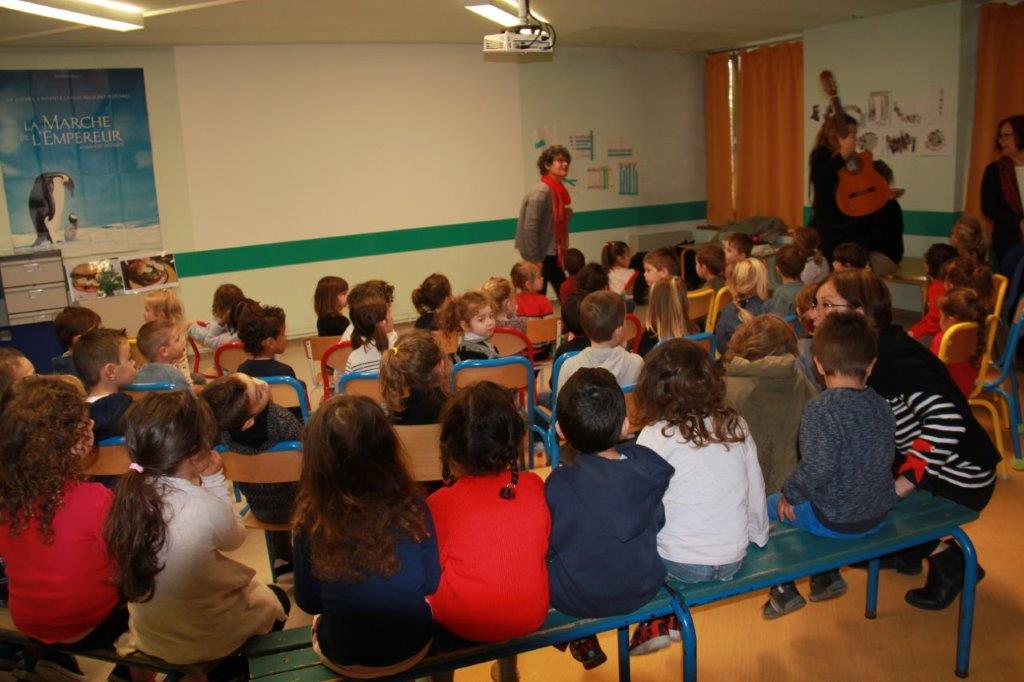 les pichons à l'écoute (1).JPG
