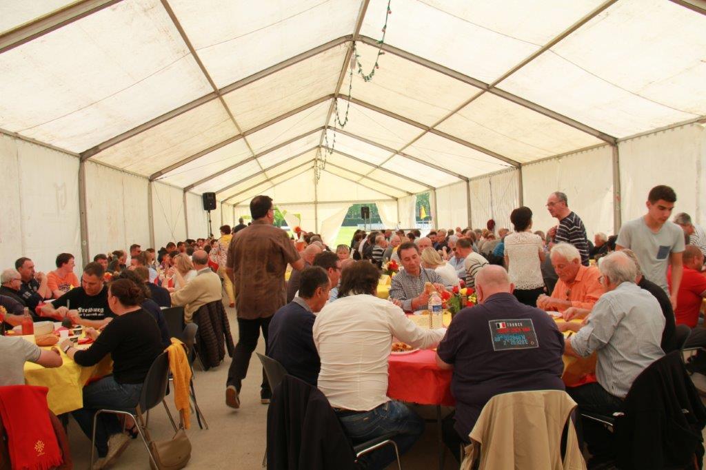 les partenaires et les officiels sur les tables rondes.JPG