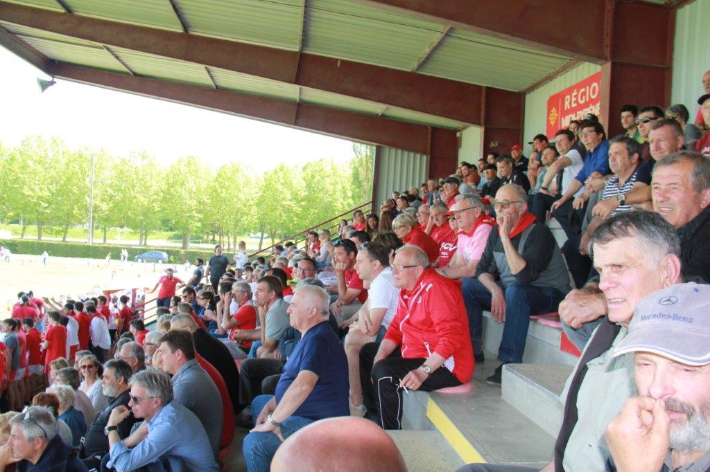 Des tribunes bien remplies (1).JPG