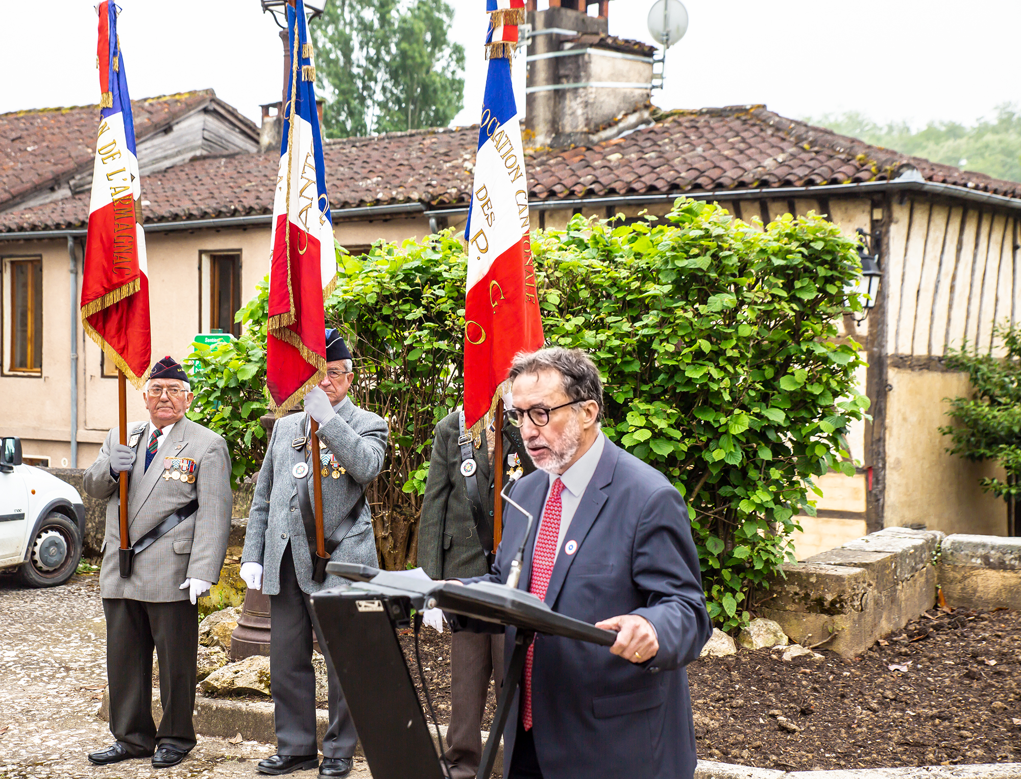 5 Christian Peyret lit la lettre de Geneviève Darrieussecq secrétaire d’Etat auprès du ministre des Armées 1bis 080518.jpg