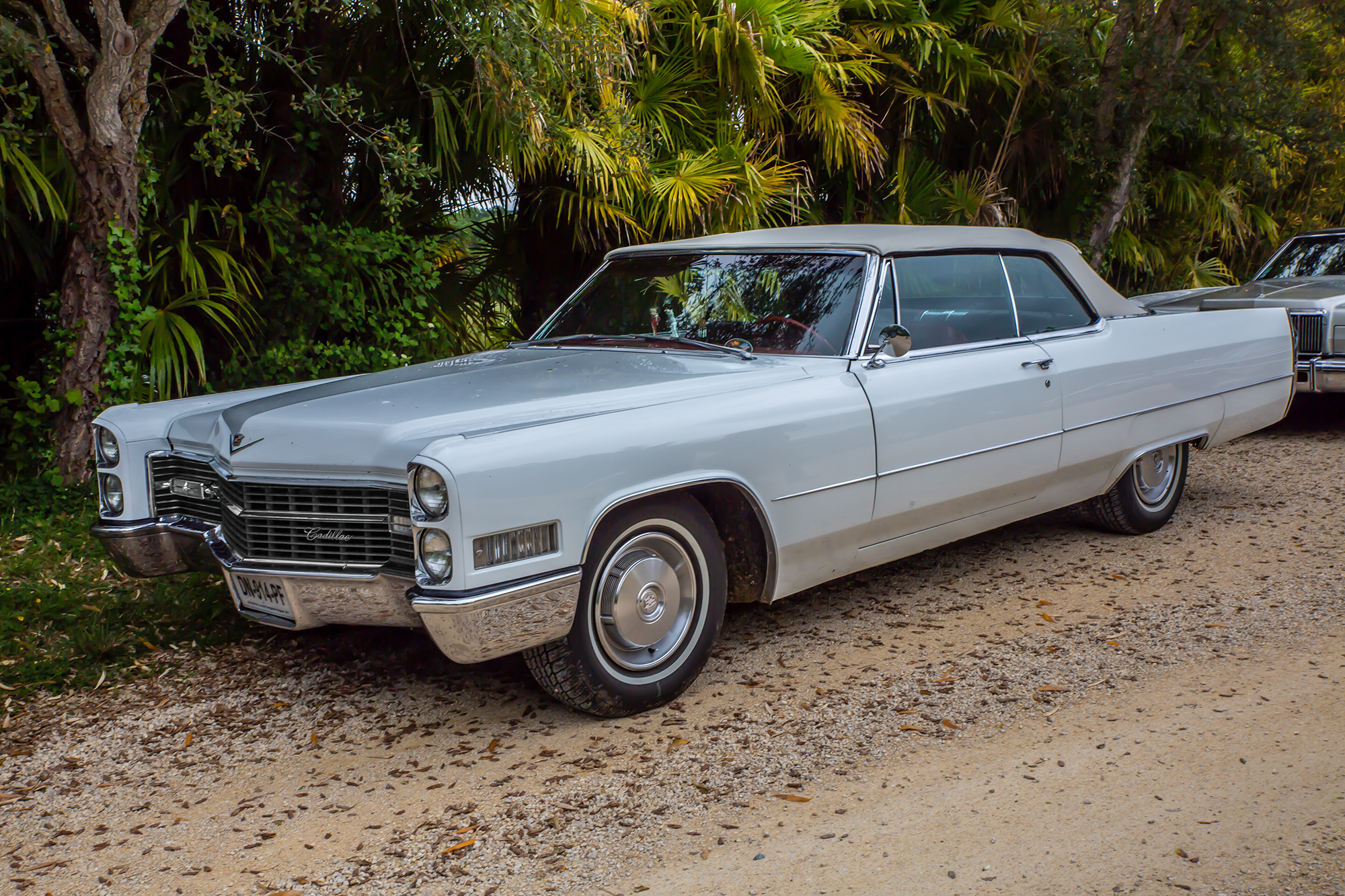 10 Une Cadillac discrètement garée 1bis 120518.jpg