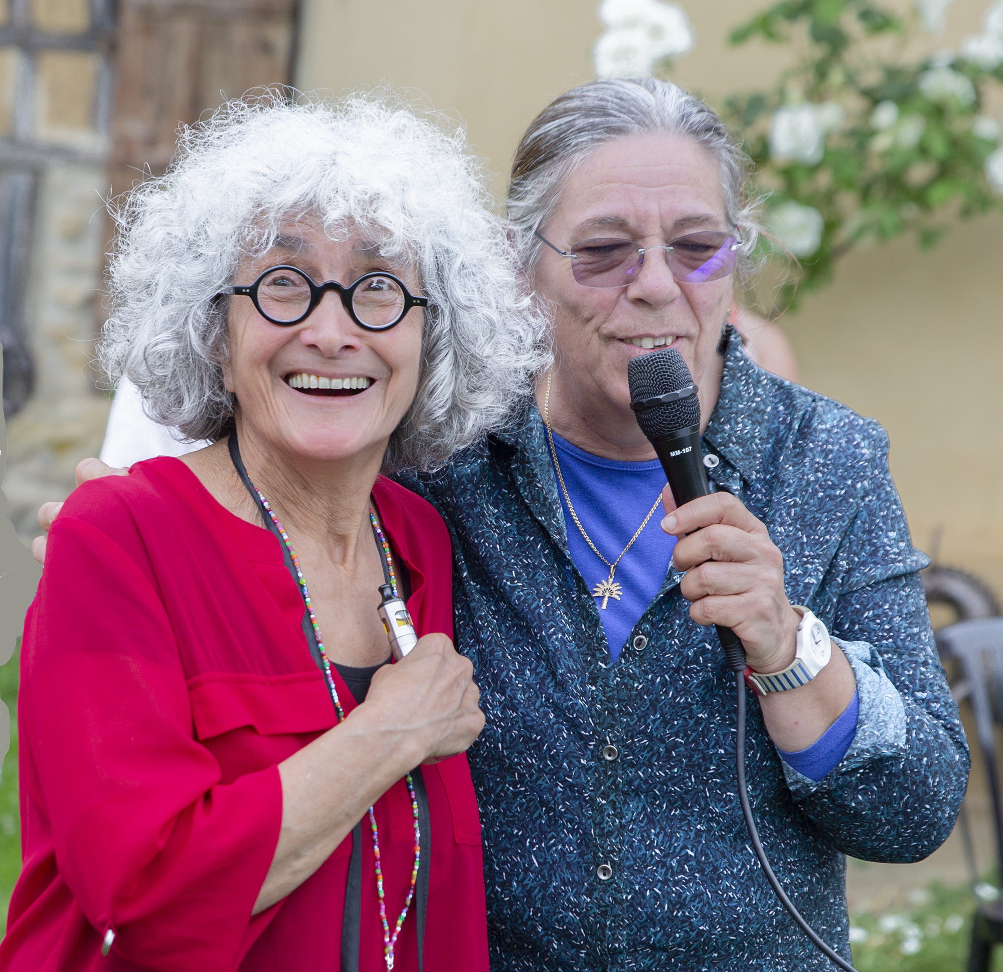 5 Marie-Christine Fort au micro avec Saty d'Amico-Emrinian 1bis 230518.jpg