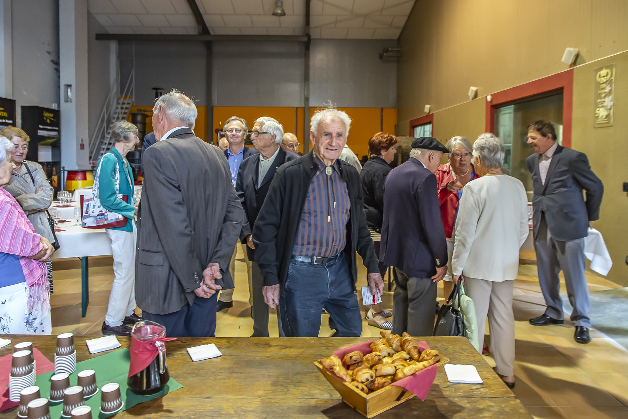 2bis Café et chocolatines attendent les adhérents 1bis 250518.jpg