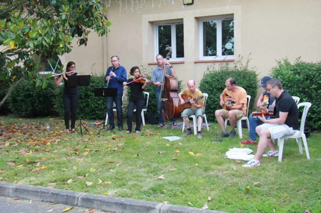 l'orchestre coup de pompe à l'apéro.JPG