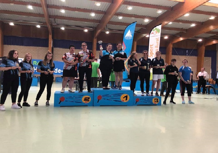les feminimes du ping st sauvy pong au championnat de france .jpg
