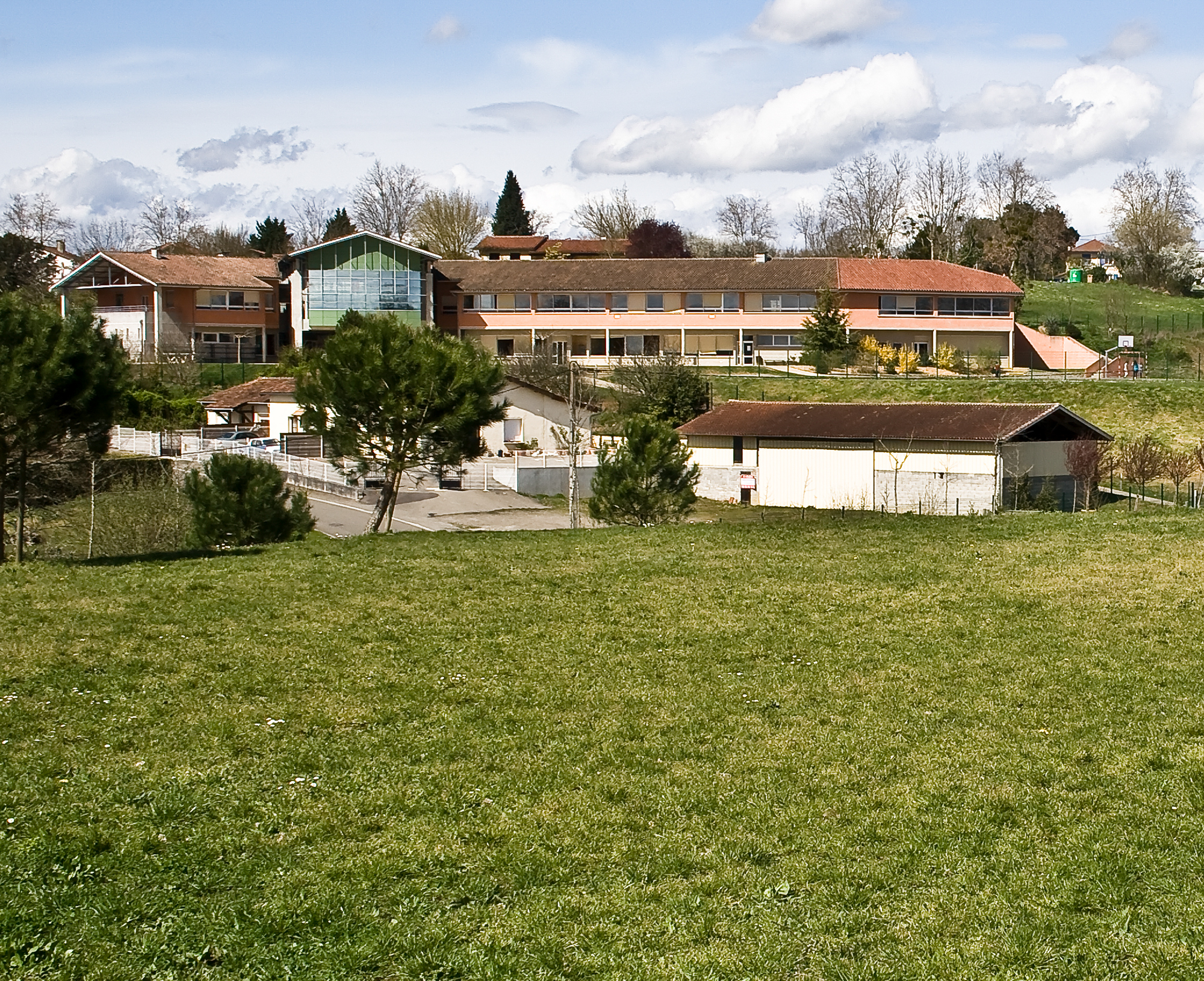 Les bâtiments vus du parc 2bis 310310.jpg