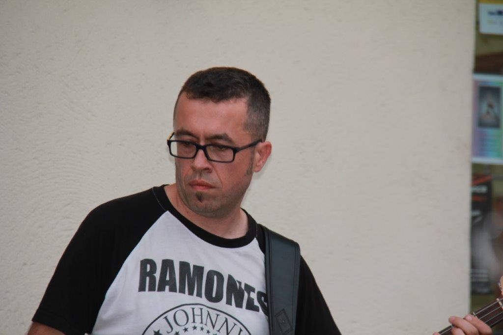 Luc le guitariste.JPG
