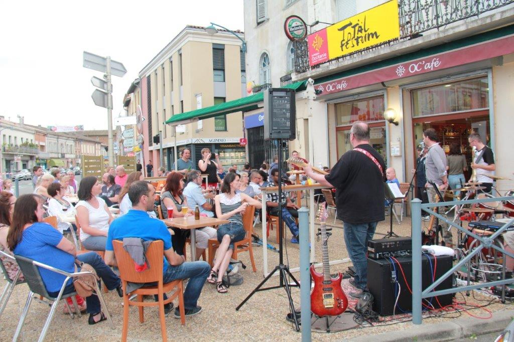 Le public du Oc'afé.JPG