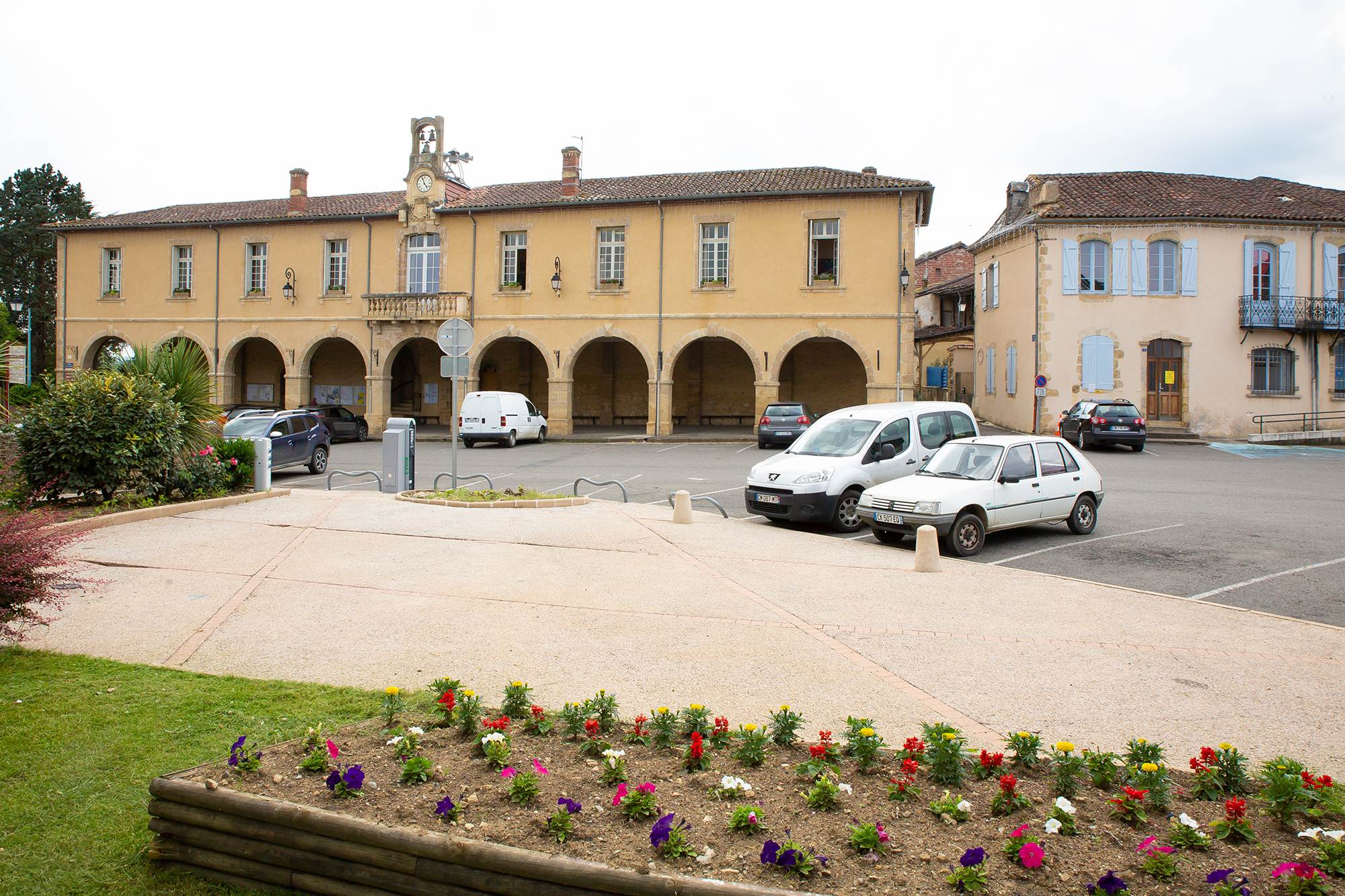 Place Colonel-Parisot 1bis 140618.jpg