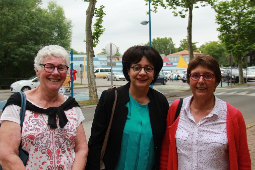 Fatma Adda, conseillère régionale avec Régine Sainte-Livrade et Angèle Thulliez.JPG