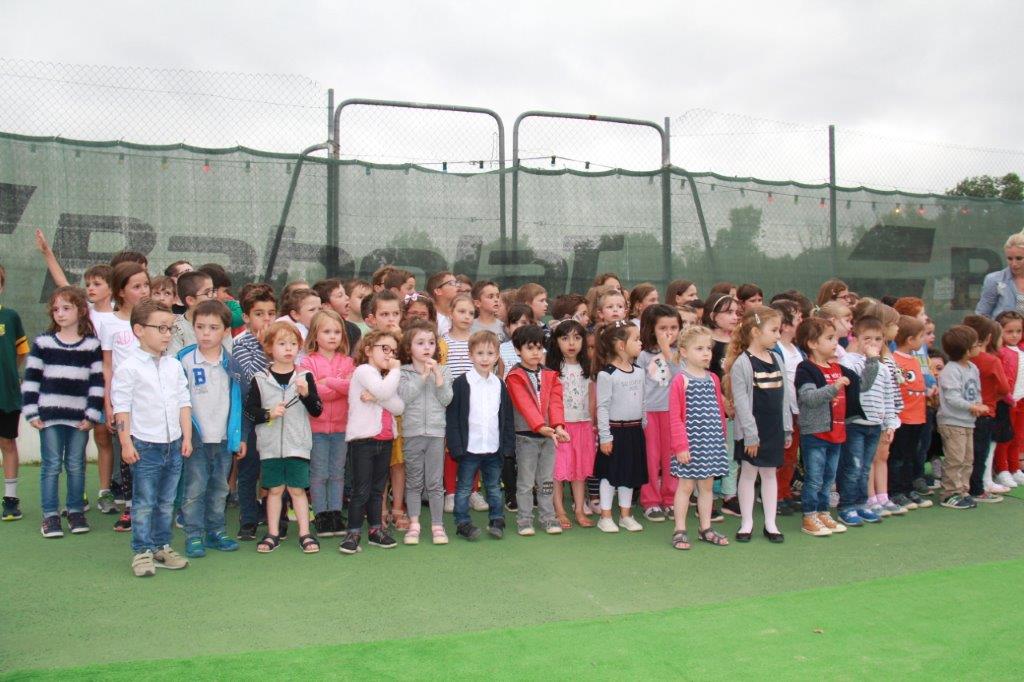 les enfants des écoles qui chantent en occitan (.JPG