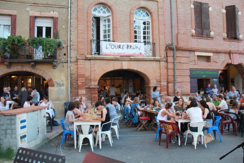 terrasses place Gambetta.JPG