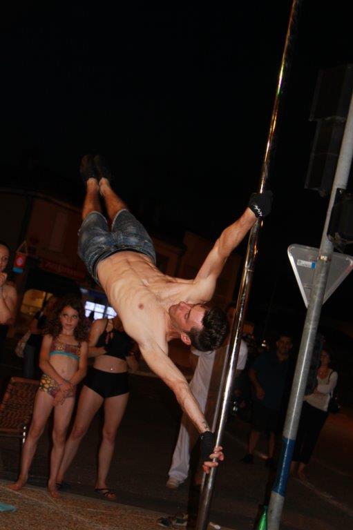 pole dance masculine.JPG