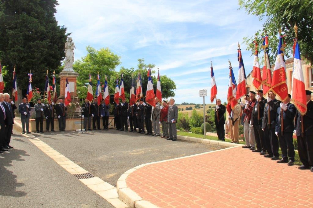 les porte drapeaux.jpg
